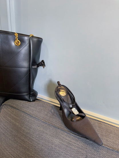 HIGH SANDAL ATTACHED GEM IN BLACK SILK