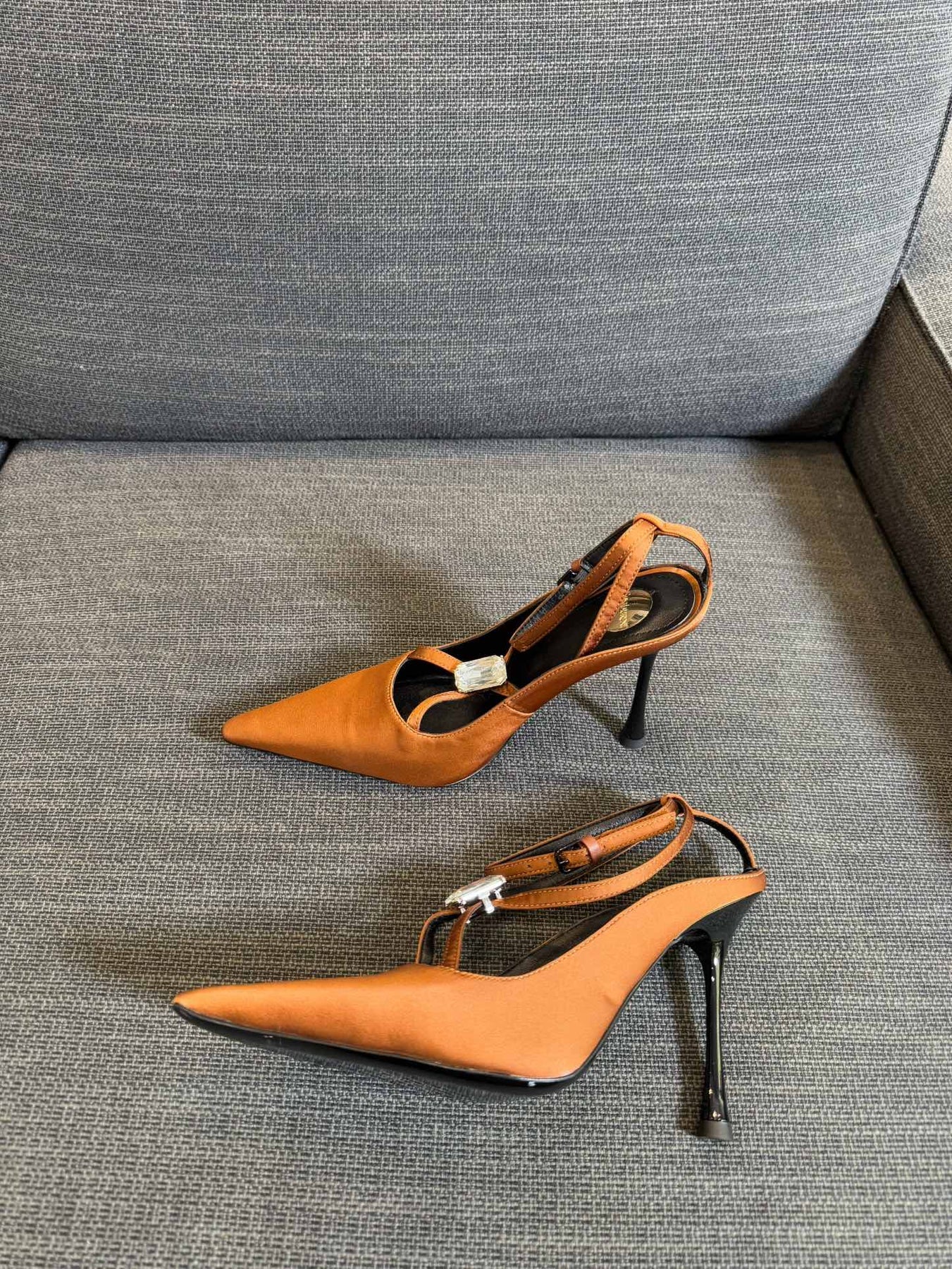 HIGH SANDAL ATTACHED GEM IN TANGELO ORANGE SILK