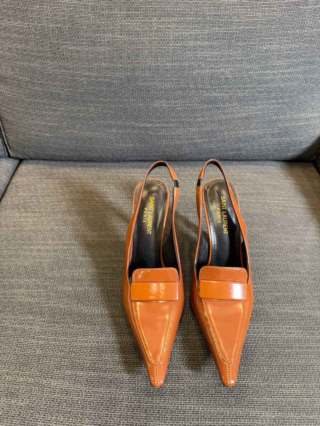 POINTED-TOE SLINGBACK PUMPS IN TANGERINE ORANGE SHINY CALFSKIN