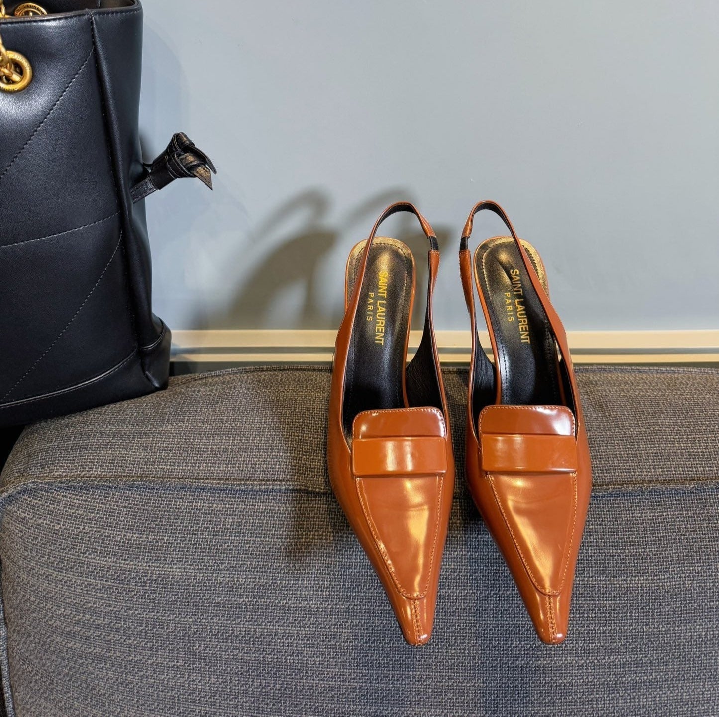 POINTED-TOE SLINGBACK PUMPS IN TANGERINE ORANGE SHINY CALFSKIN