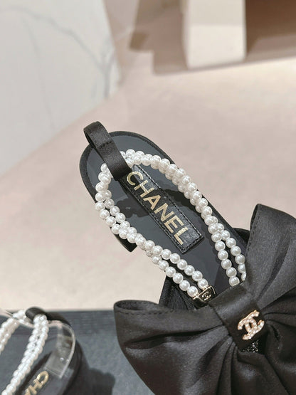 HIGH SANDAL WITH PEARL CHAIN BLACK LAMBSKIN WITH RHINESTONES