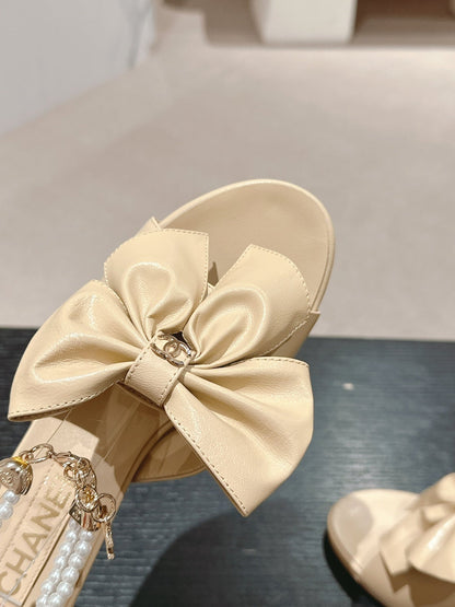 HIGH SANDAL WITH PEARL CHAIN IN BEIGE CREAM LAMBSKIN