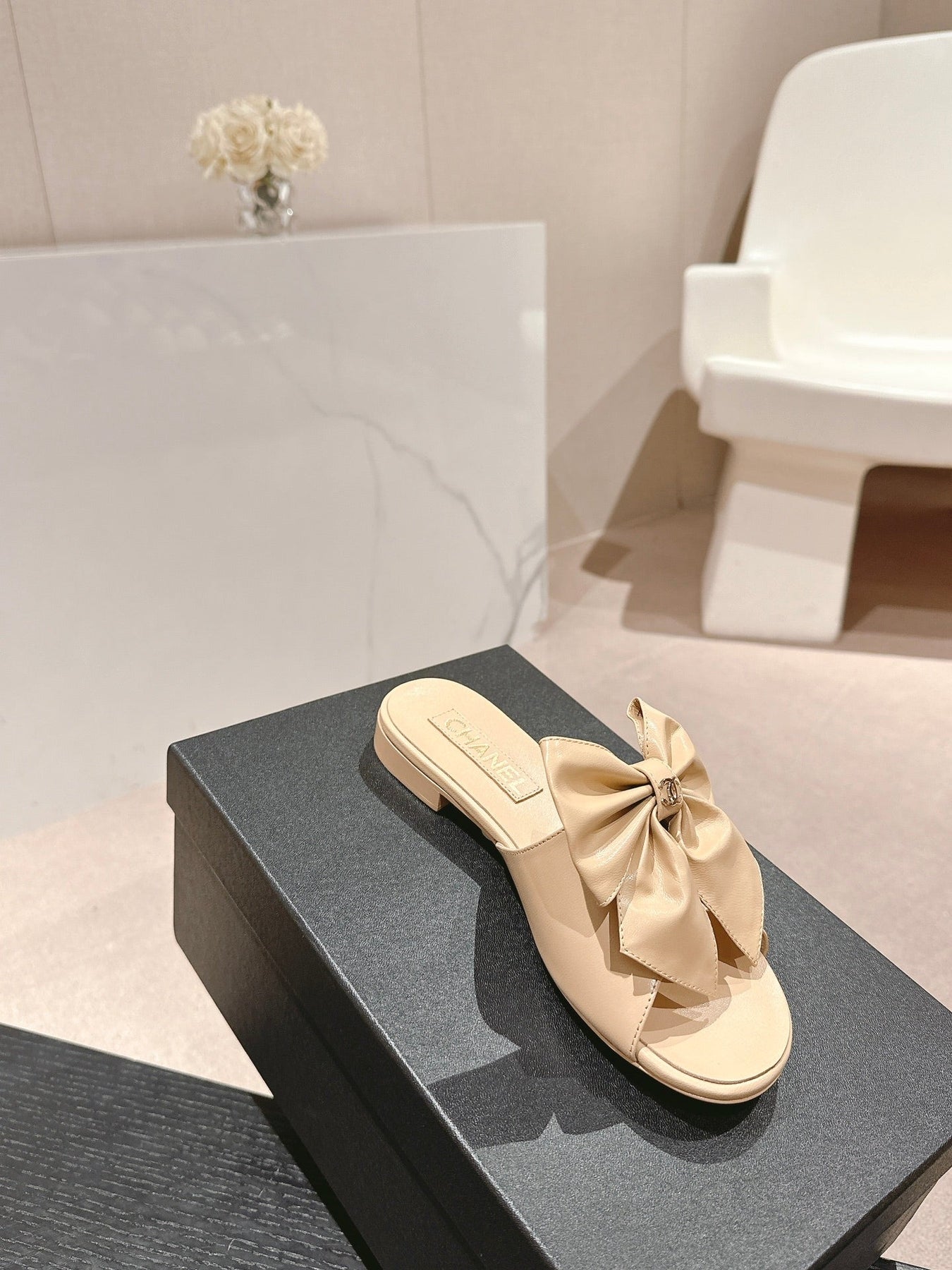 BOW LADY SLIPPERS BEIGE CREAM LAMBSKIN