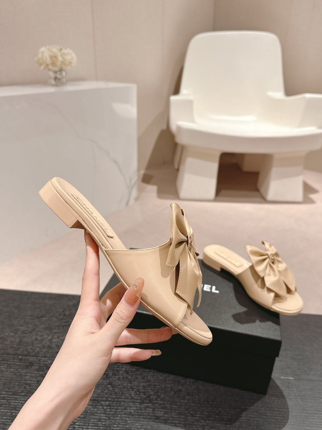 BOW LADY SLIPPERS BEIGE CREAM LAMBSKIN