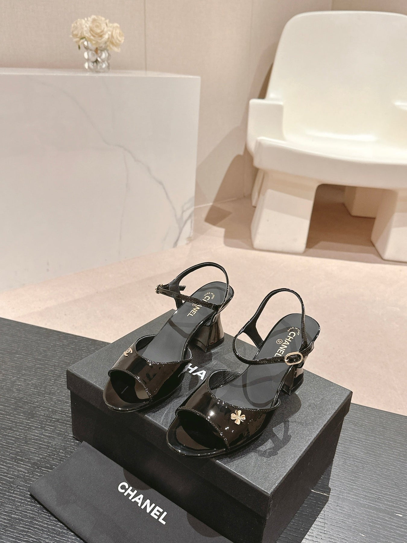 HIGH HEELS SANDAL IN BLACK LAMBSKIN