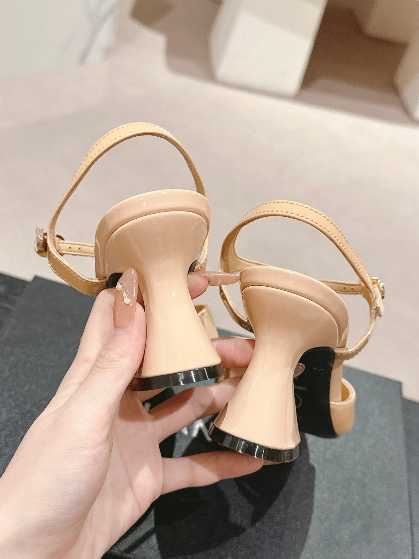 HIGH HEELS SANDAL IN BISQUE CREAM LAMBSKIN