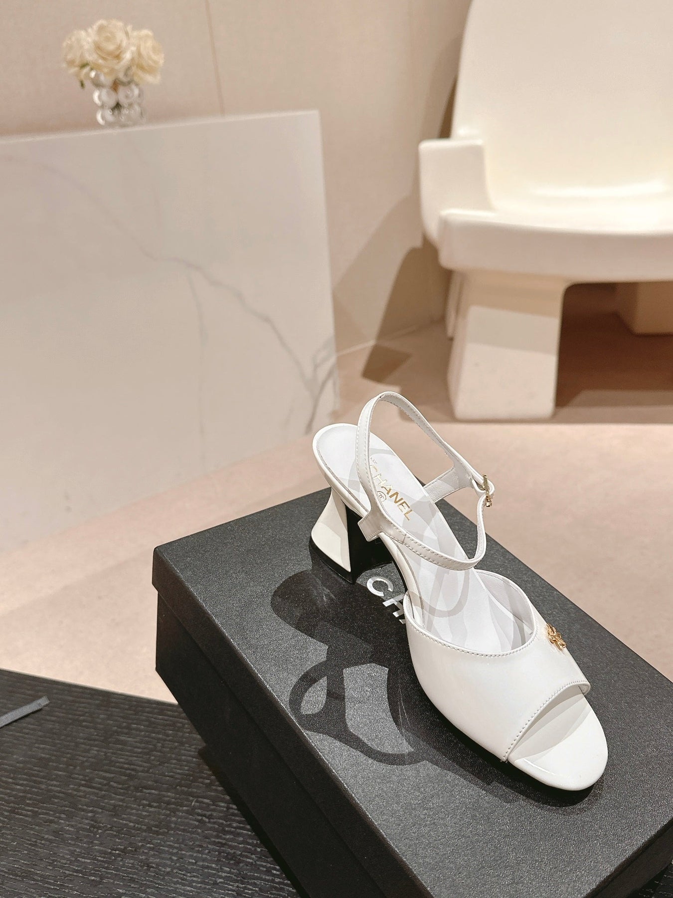 HIGH HEELS SANDAL IN WHITE LAMBSKIN