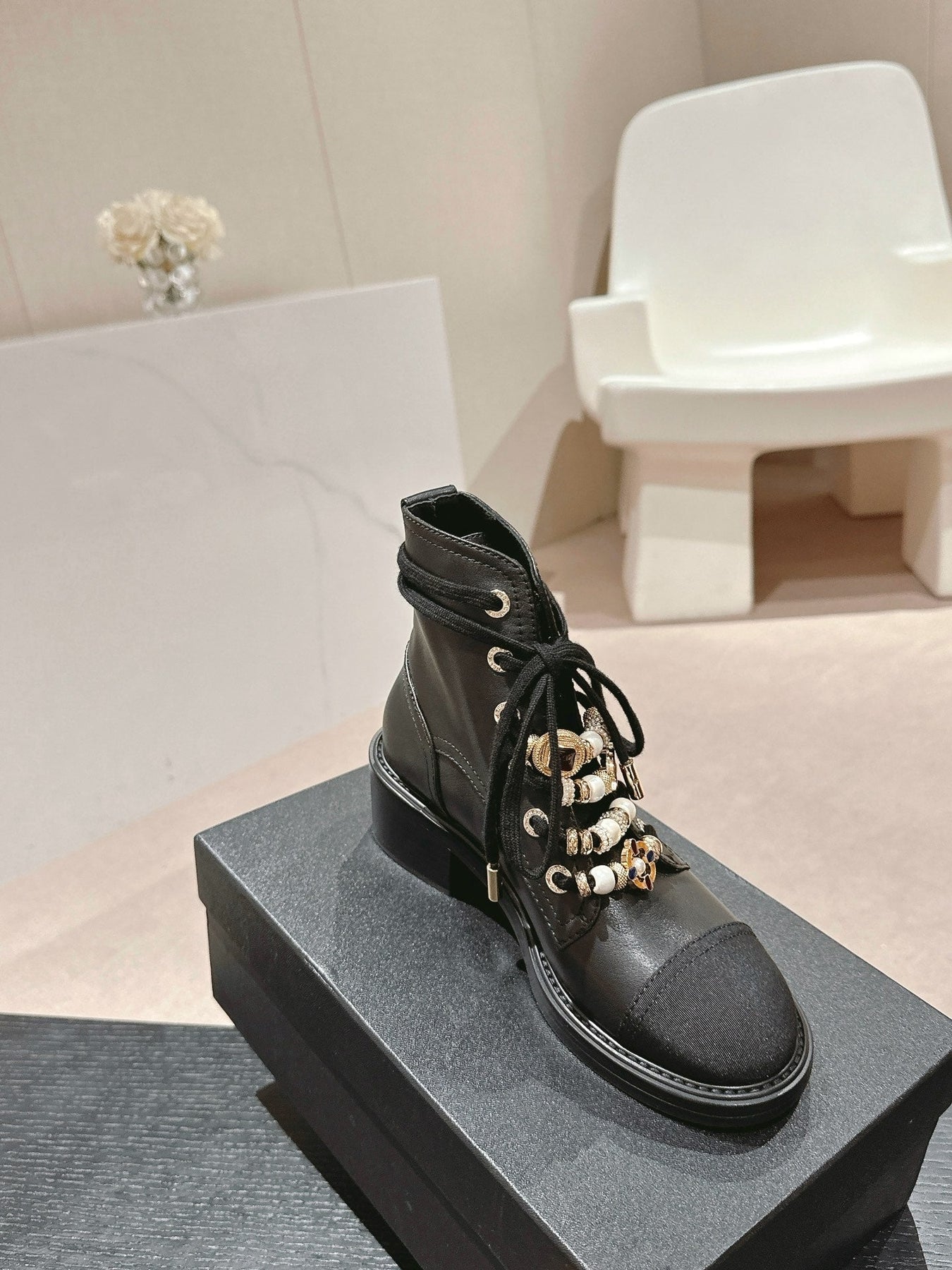 OXFORD SHORT BOOTS BLACK SHEEPSKIN