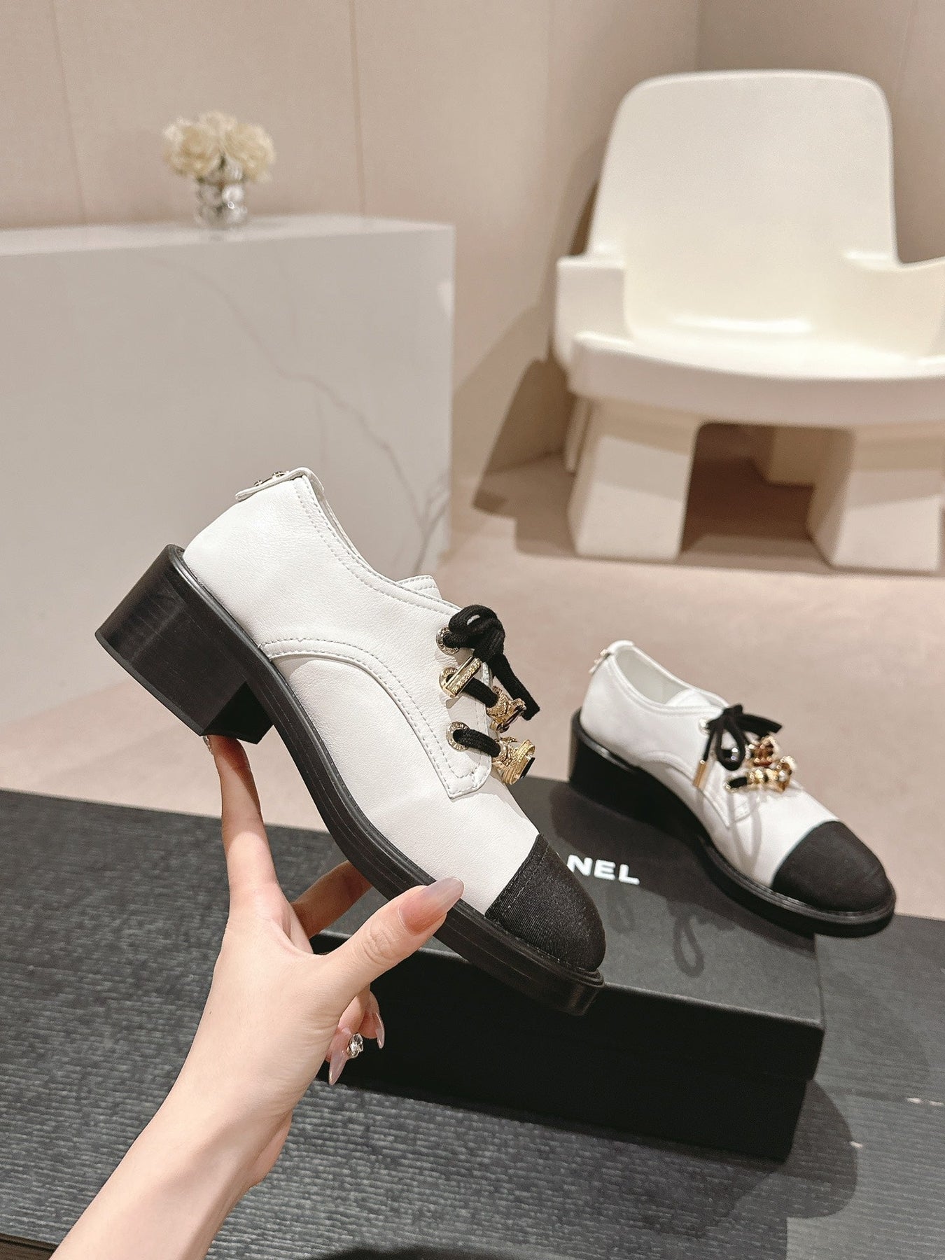 OXFORD SHOES WHITE MIX BLACK SHEEPSKIN