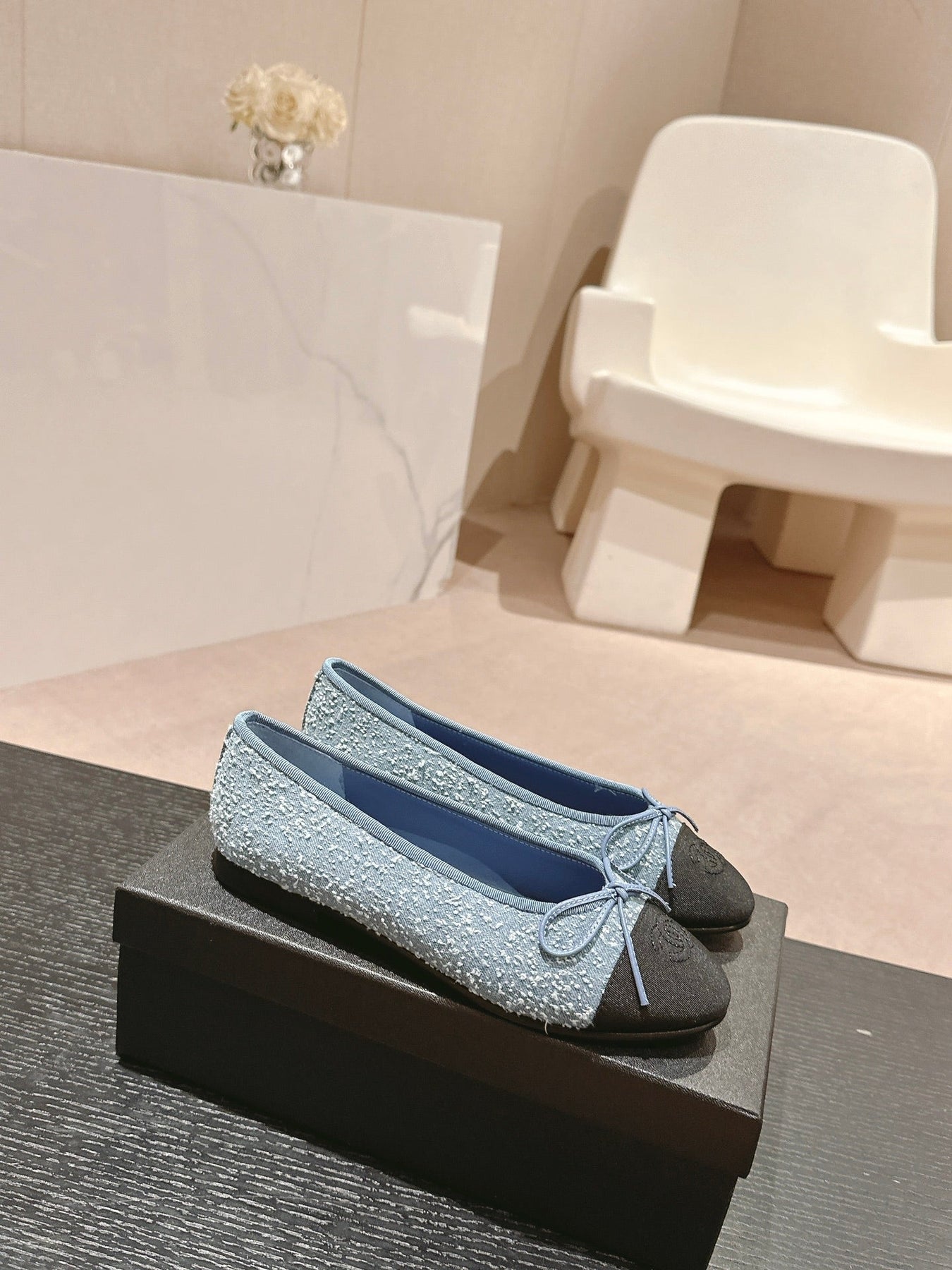 BALLET FLATS IN CERULEAN BLUE DENIM AND BLACK SATIN