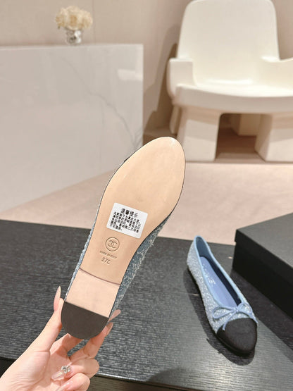 BALLET FLATS IN CERULEAN BLUE DENIM AND BLACK SATIN