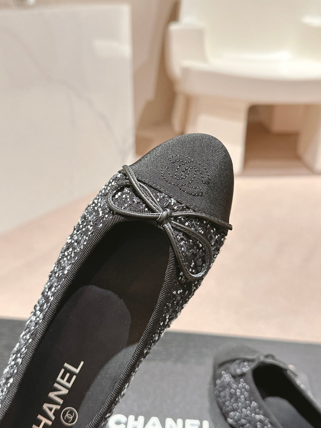 BALLET FLATS IN BLACK MIX WHITE TWEED AND SATIN