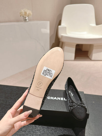 BALLET FLATS IN BLACK MIX WHITE TWEED AND SATIN