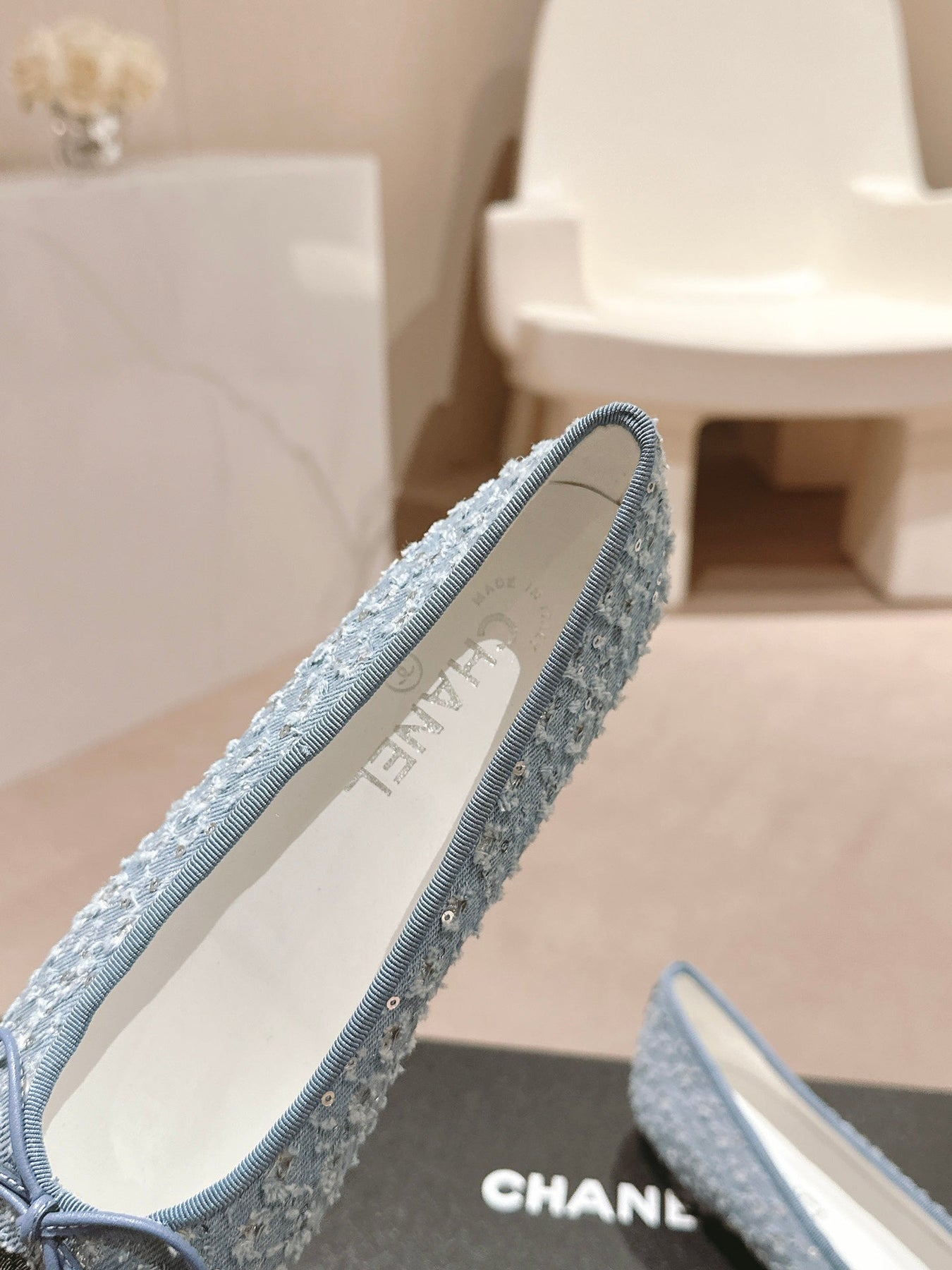 BALLET FLATS IN LIGHT BLUE DENIM AND BLACK SATIN