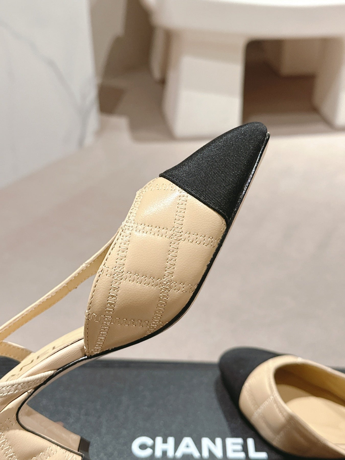 HIGH SLINGBACKS IN BEIGE CREAM LAMBSKIN AND BLACK SATIN