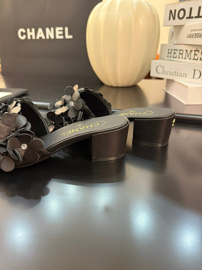 MID HEEL 45 MM MULE IN BLACK CALFSKIN