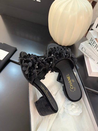 MID HEEL 45 MM MULE IN BLACK VELVET