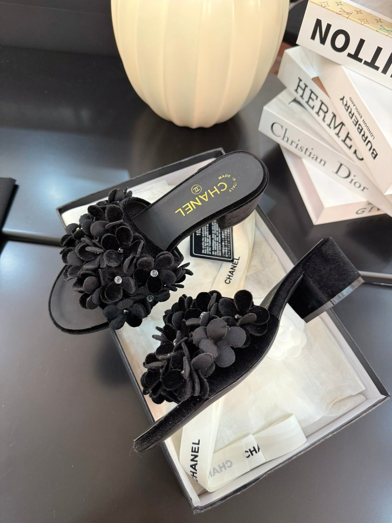 MID HEEL 45 MM MULE IN BLACK VELVET