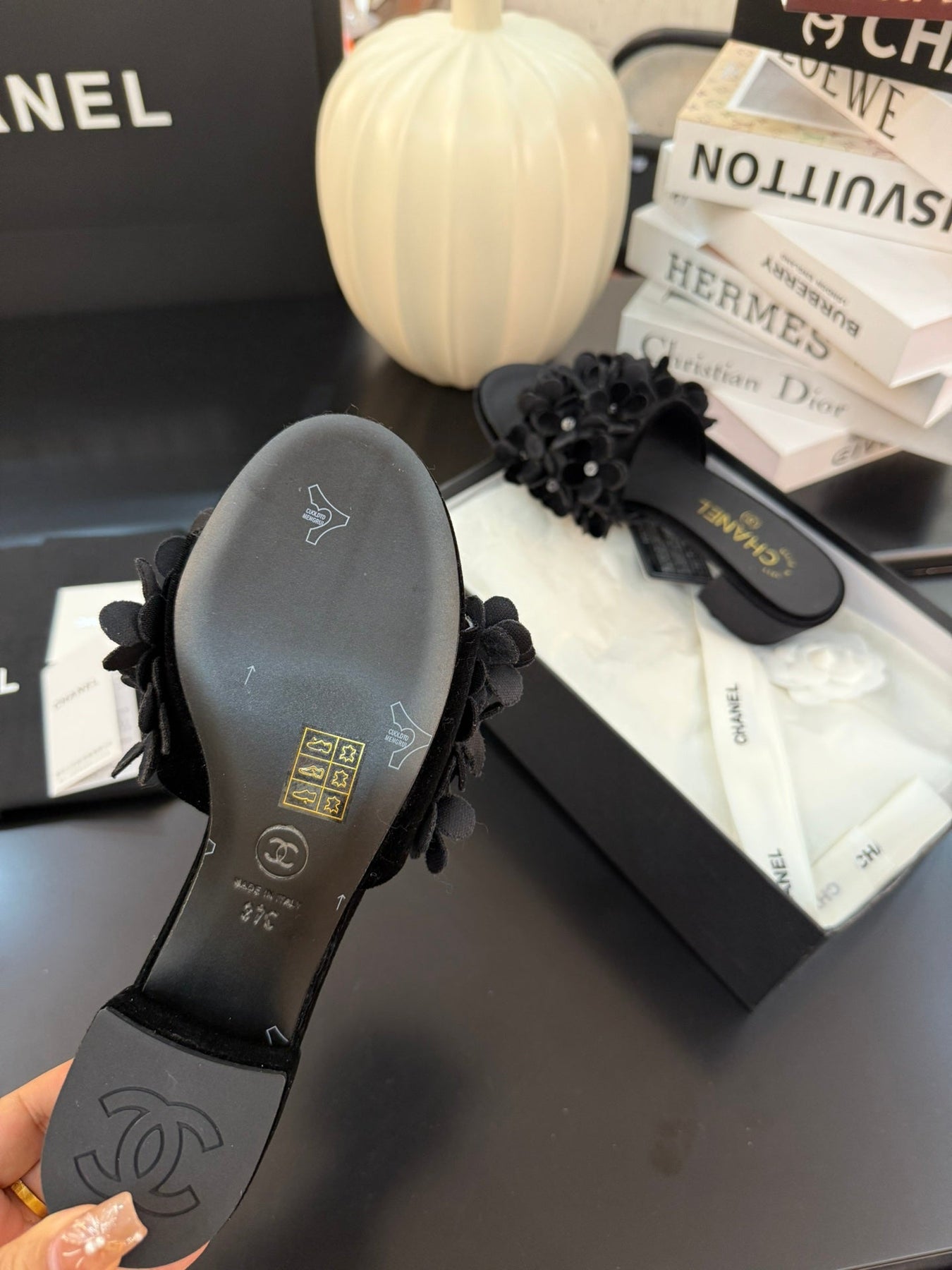 MID HEEL 45 MM MULE IN BLACK VELVET