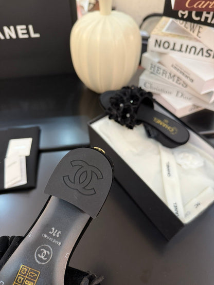 MID HEEL 45 MM MULE IN BLACK VELVET