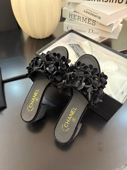 MID HEEL 45 MM MULE IN BLACK VELVET