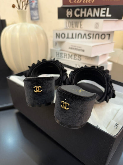 MID HEEL 45 MM MULE IN BLACK VELVET