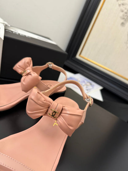 FLAT SANDALS IN PEACHY PINK CALFSKIN WITH BOW