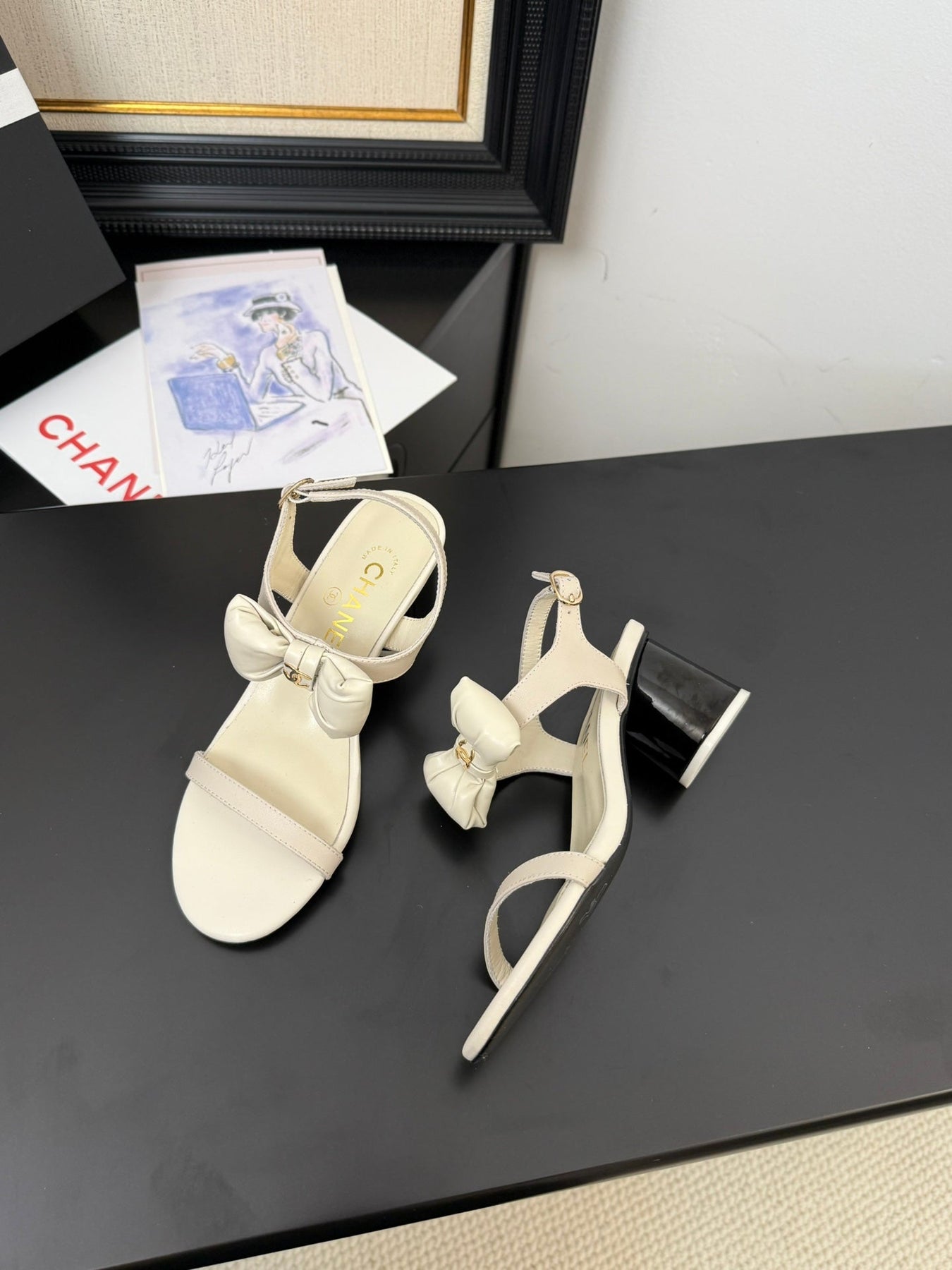 MID HEEL SANDALS IN WHITE CALFSKIN WITH BOW