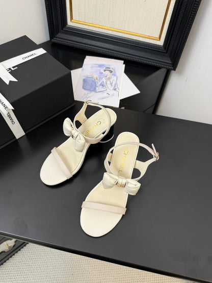 MID HEEL SANDALS IN WHITE CALFSKIN WITH BOW