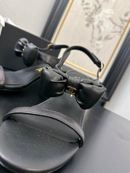 MID HEEL SANDALS IN BLACK CALFSKIN WITH BOW