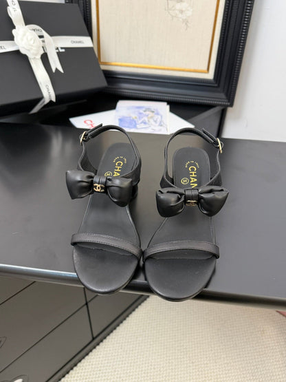 MID HEEL SANDALS IN BLACK CALFSKIN WITH BOW