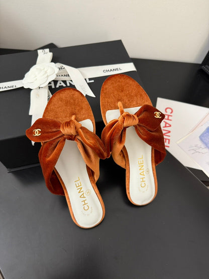 CC 25C Thong Sandal Bow Pumpkin Velvet fabric 233565