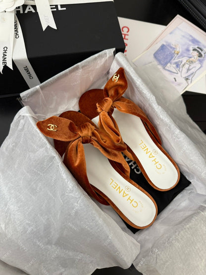 CC 25C Thong Sandal Bow Pumpkin Velvet fabric 233565