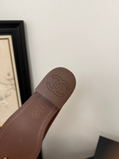 CC 25C Moccasins Brown Patent Leather