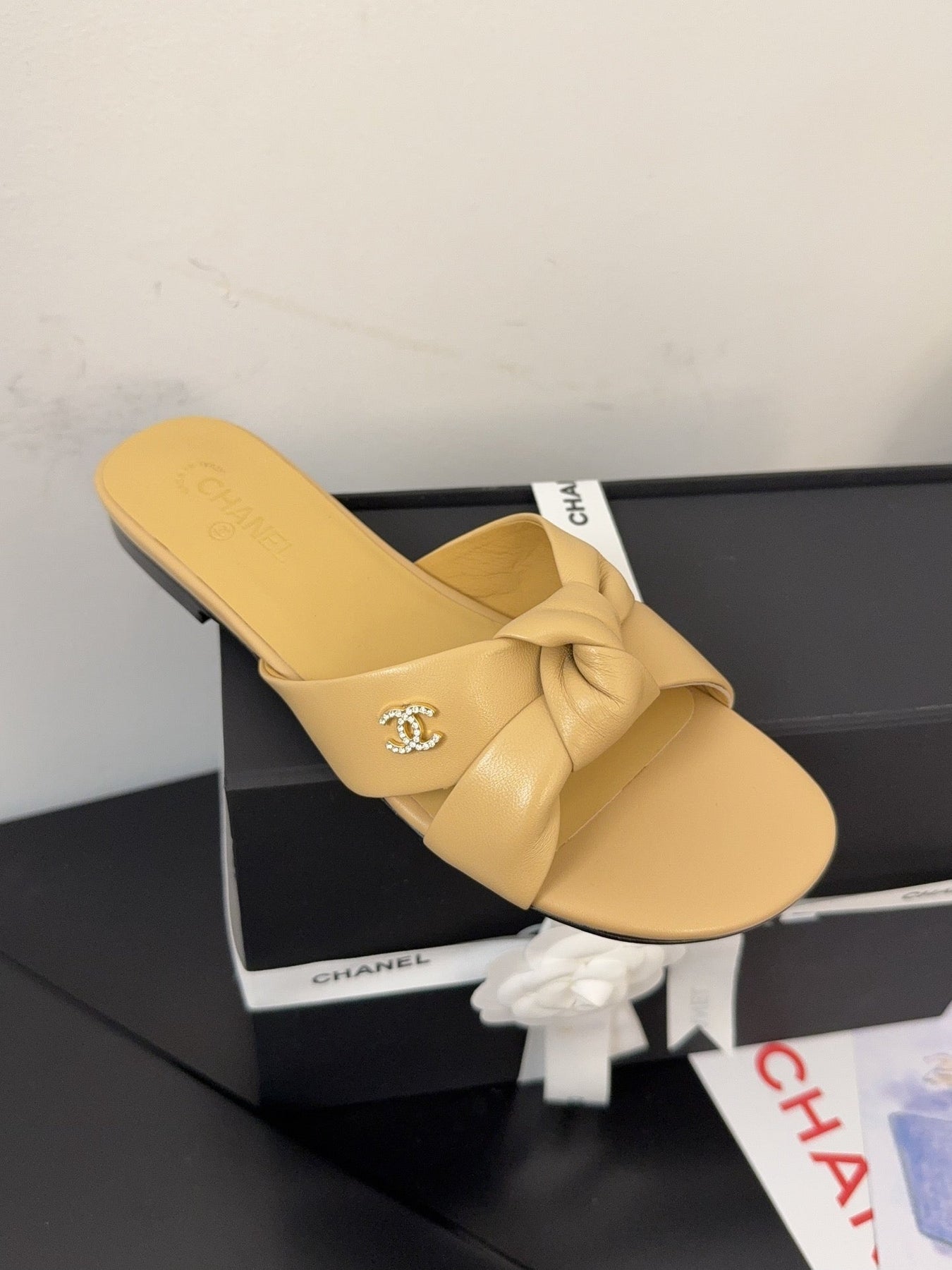 LACE MULE 2 CM IN SUN YELLOW LAMBSKIN