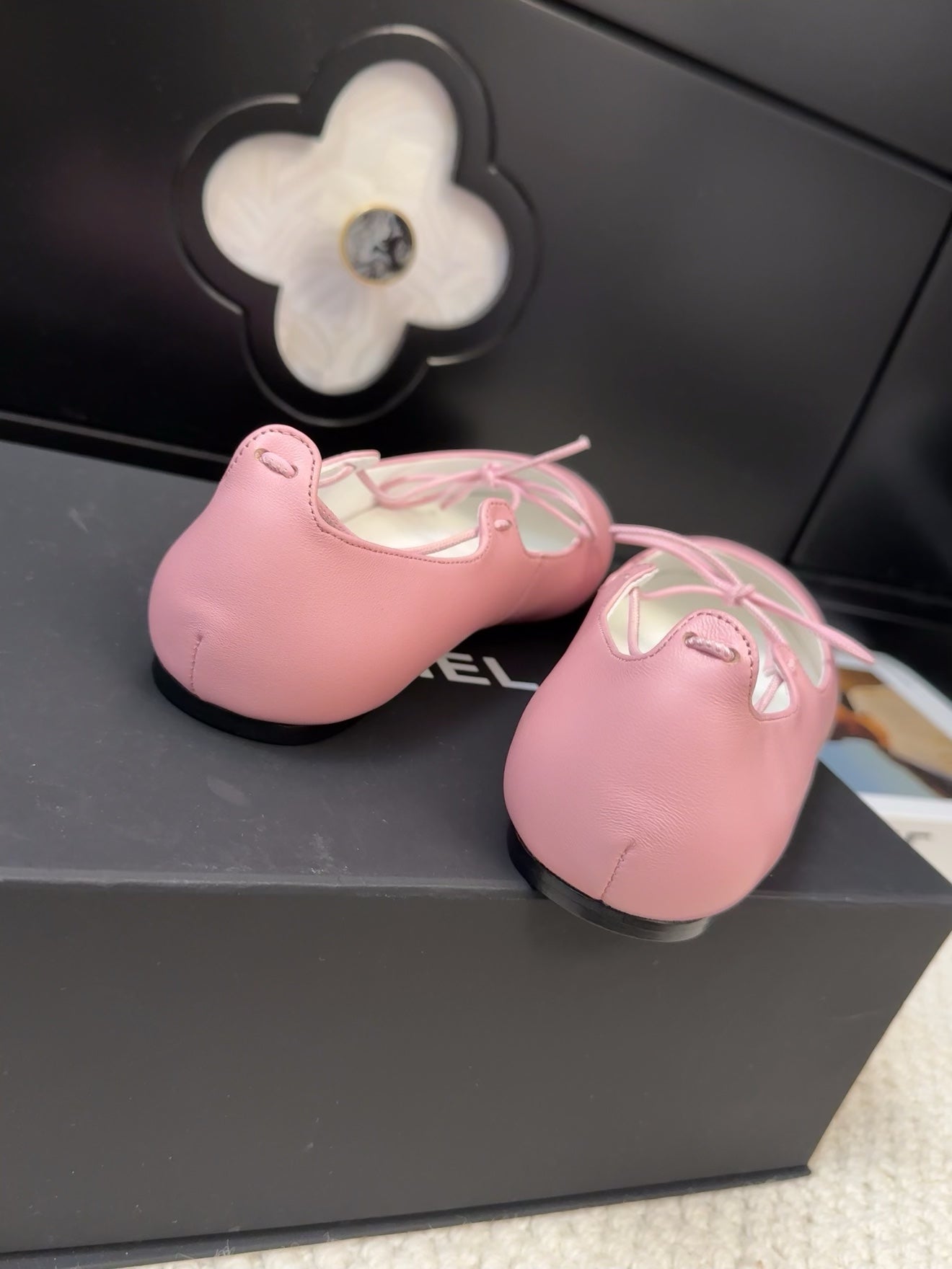 FLAT MARY JANE PUMPS IN BABY PINK LAMBSKIN MIX BLACK FABRIC