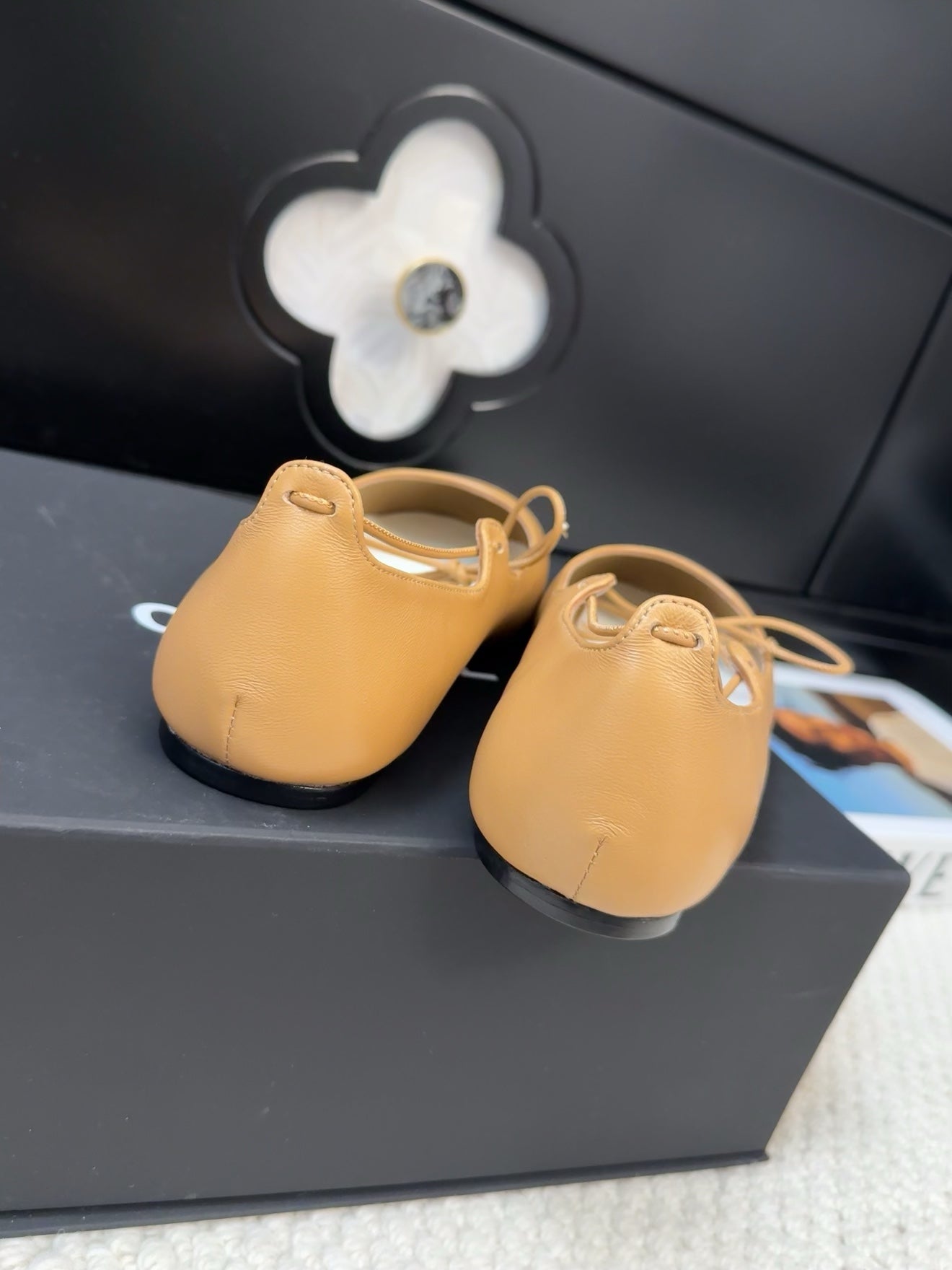 FLAT MARY JANE PUMPS IN DIJON YELLOW LAMBSKIN MIX BLACK FABRIC