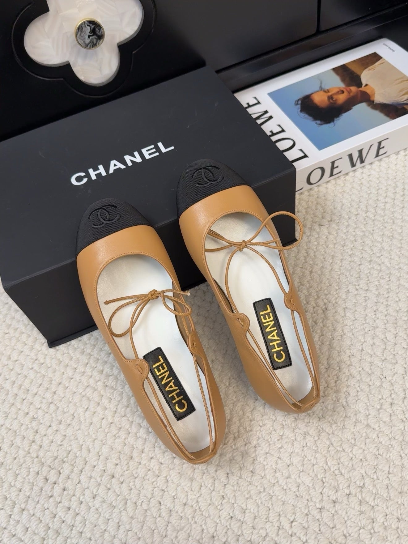 FLAT MARY JANE PUMPS IN DIJON YELLOW LAMBSKIN MIX BLACK FABRIC