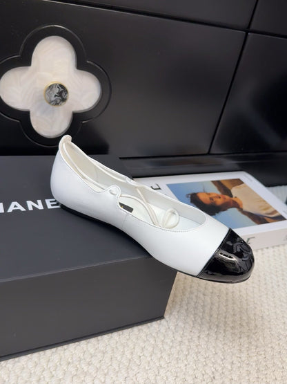 FLAT MARY JANE PUMPS IN WHITE MIX BLACK LAMBSKIN