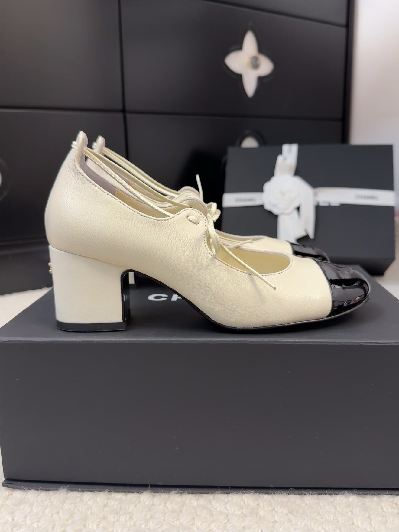 MARY JANE PUMPS 55 MM IN WHITE MIX BLACK LAMBSKIN