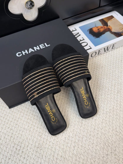 FLAT SLIDE IN BLACK SUEDE WITH CRYSTALS