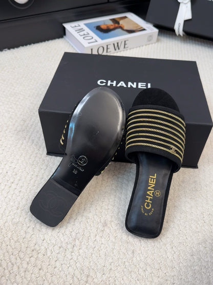 FLAT SLIDE IN BLACK SUEDE WITH GOLD CRYSTALS