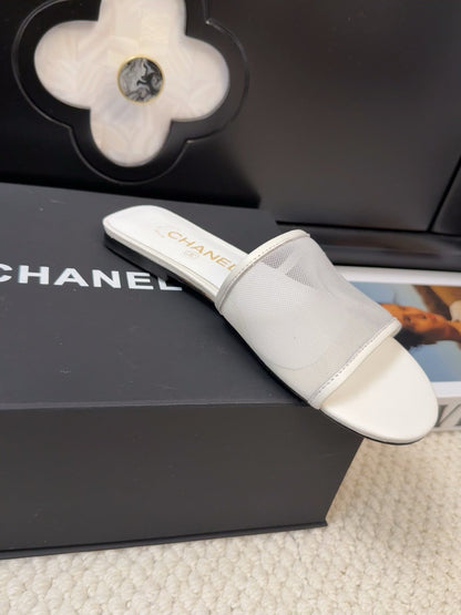 FLAT SLIDE IN WHITE MESH AND SUEDE