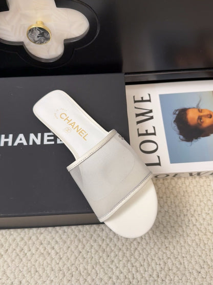 FLAT SLIDE IN WHITE MESH AND SUEDE