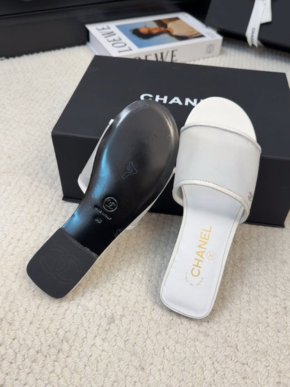 FLAT SLIDE IN WHITE MESH AND SUEDE