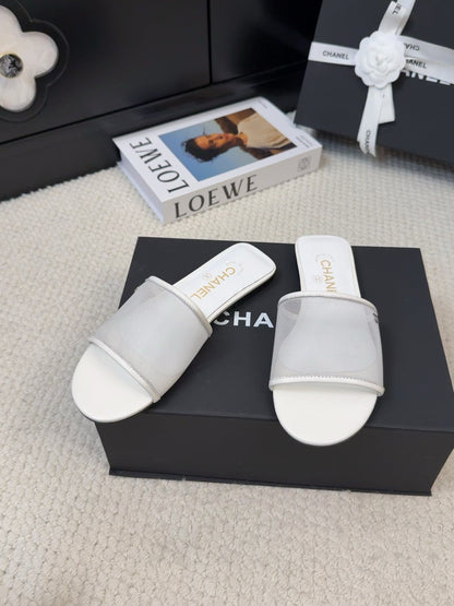 FLAT SLIDE IN WHITE MESH AND SUEDE