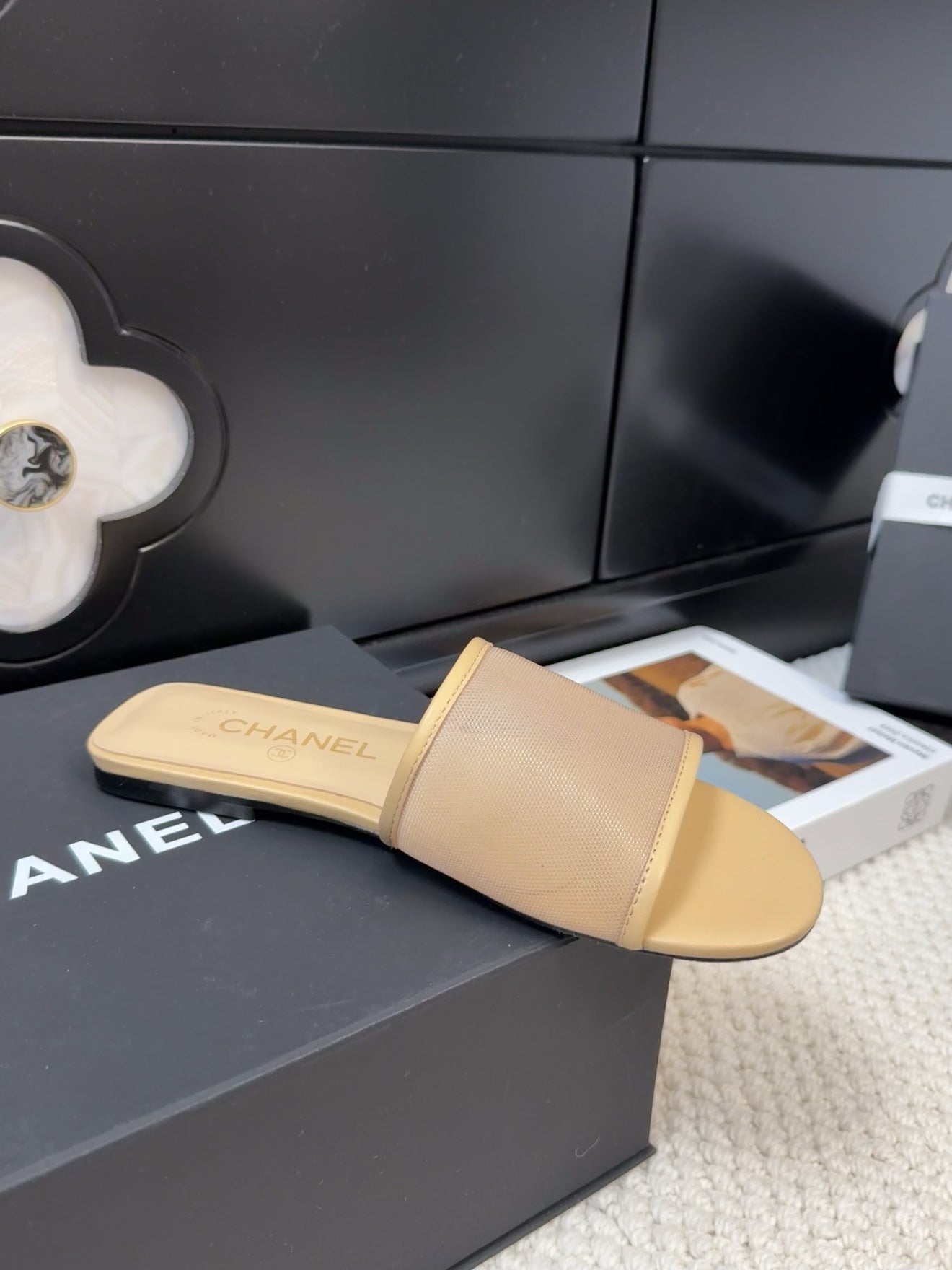 FLAT SLIDE IN FLAX YELLOW MESH AND SUEDE