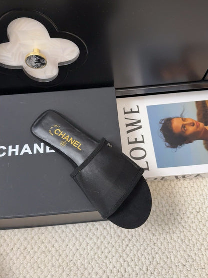 FLAT SLIDE IN BLACK MESH AND SUEDE