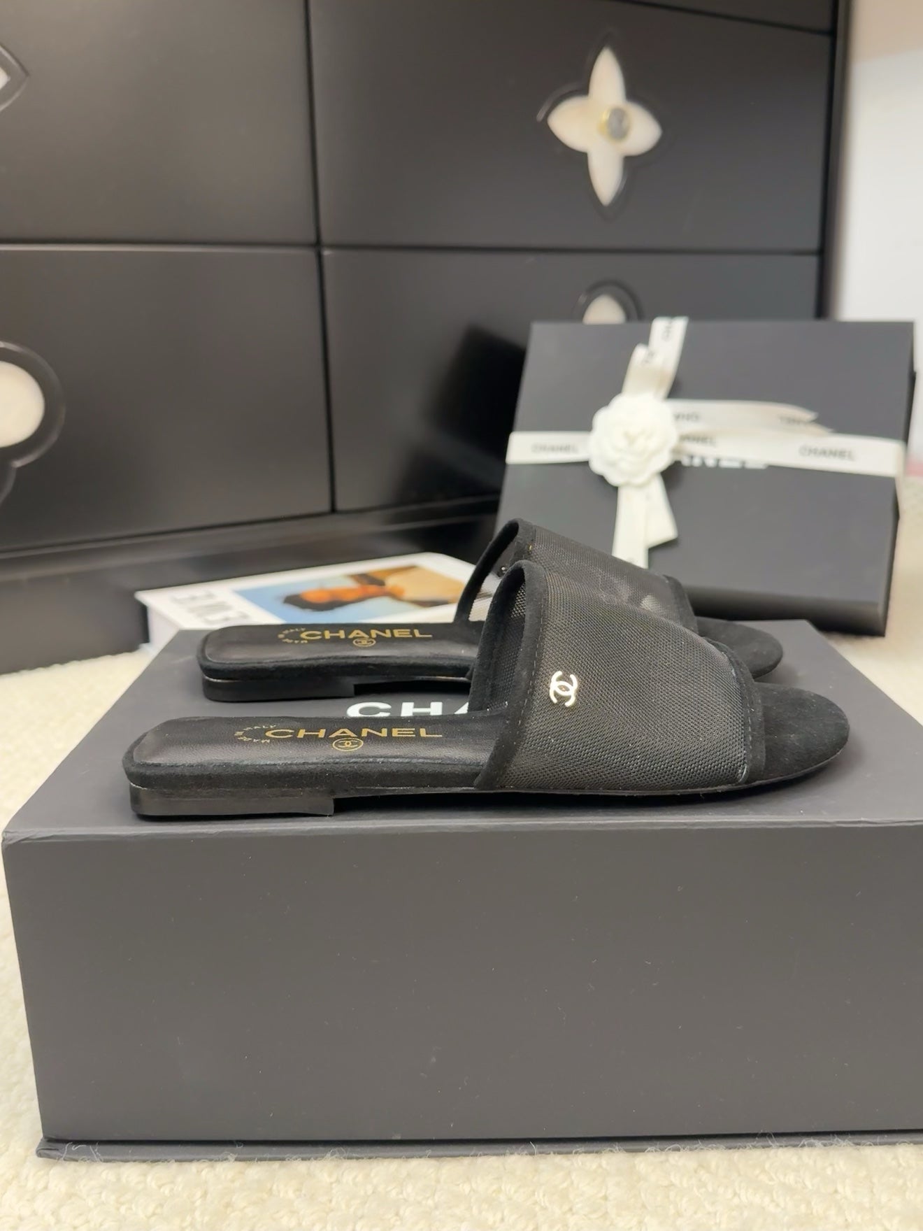 FLAT SLIDE IN BLACK MESH AND SUEDE