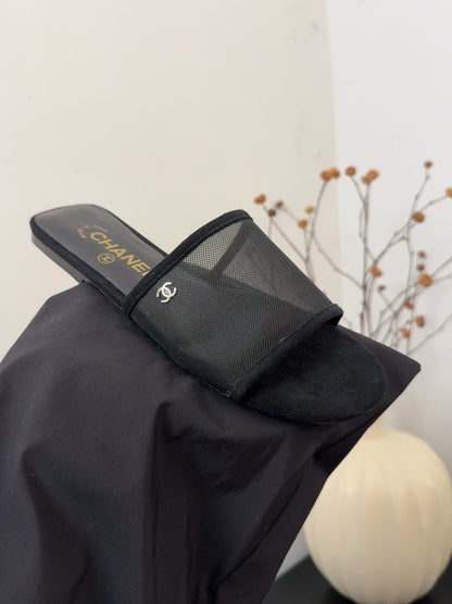 FLAT SLIDE IN BLACK MESH AND SUEDE